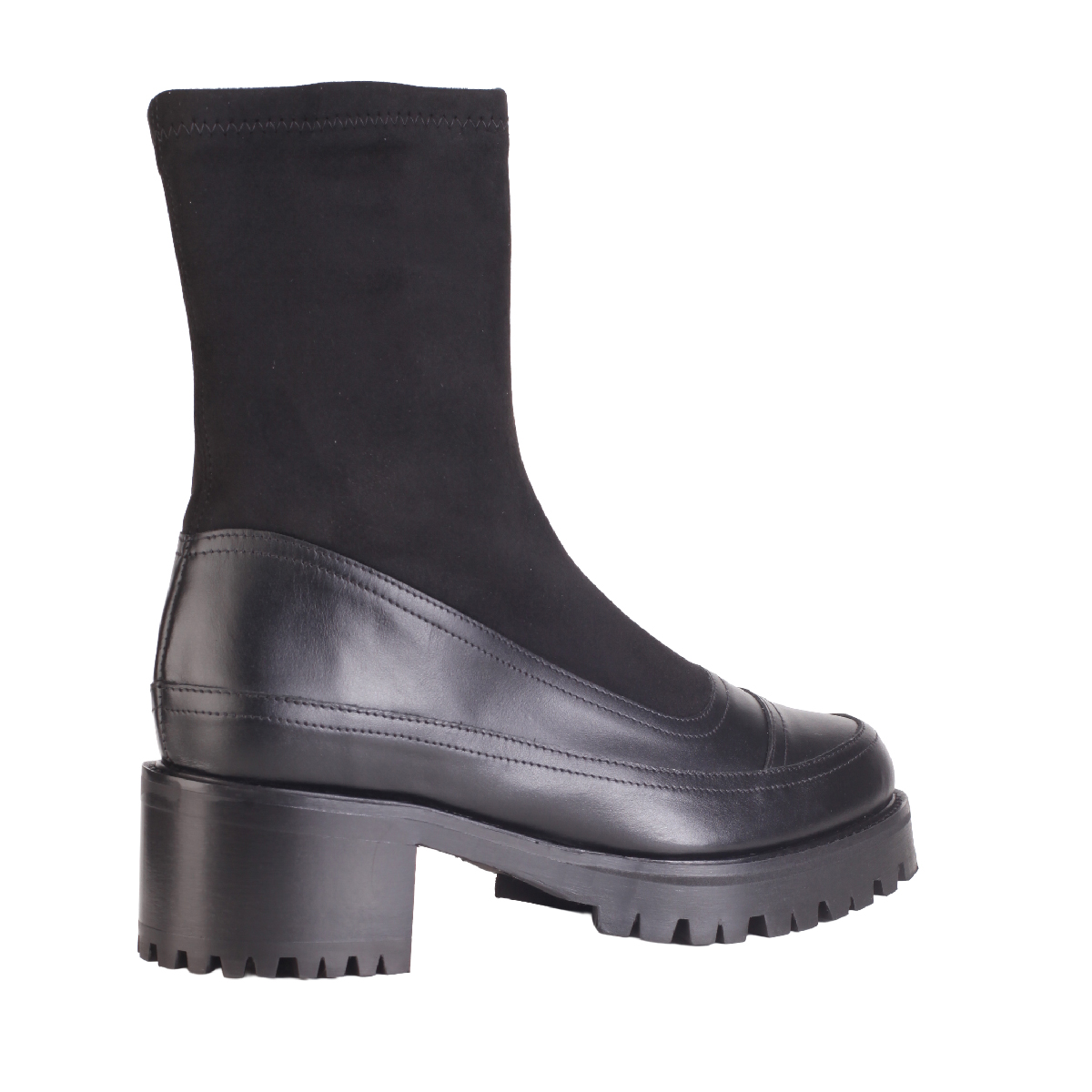  Nicole Saldaña Christina chelsea boot woman 