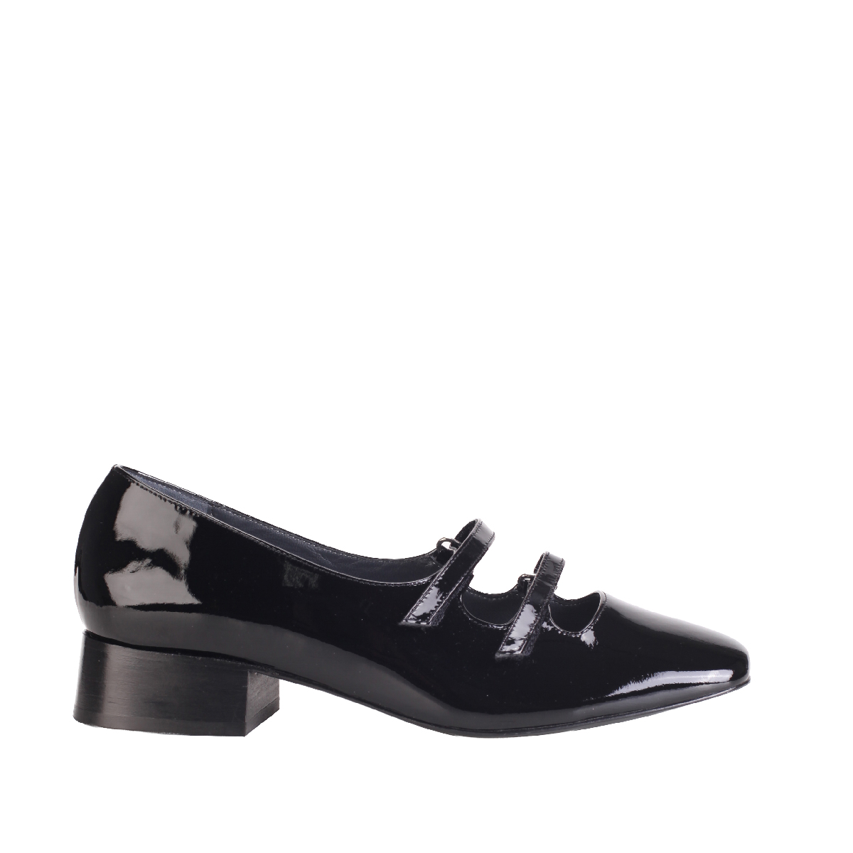 Nicole Saldaña Isabel black shoes woman 
