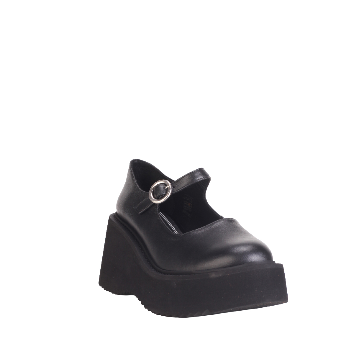 Nicole Saldaña Nina black pump woman