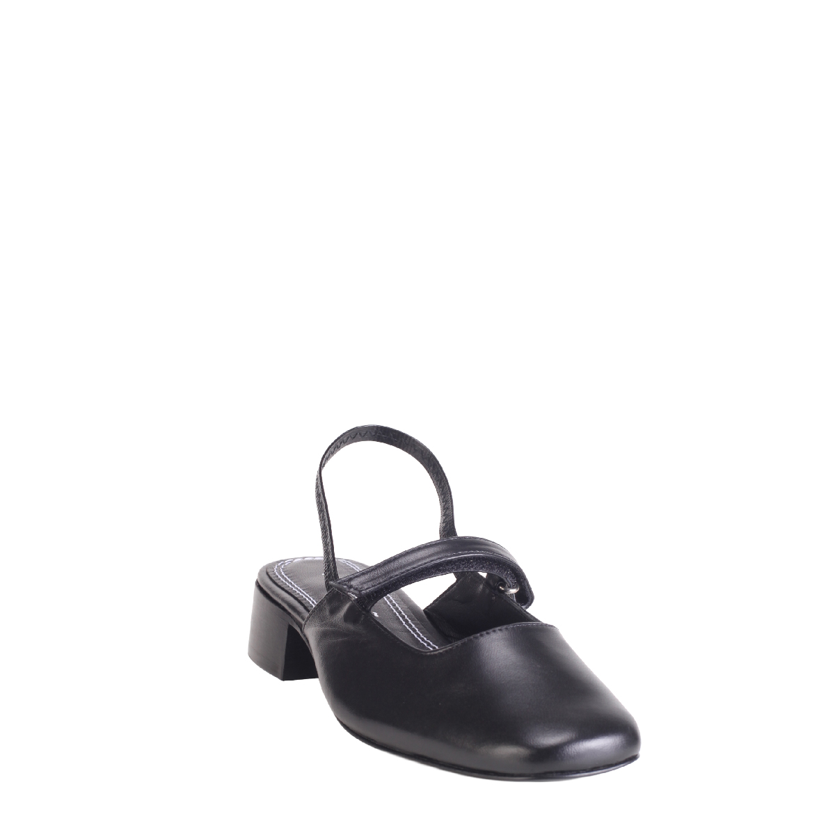 Nicole Saldaña Poppy mule black woman 