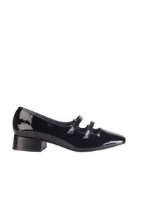 Nicole Saldaña Isabel black shoes woman 